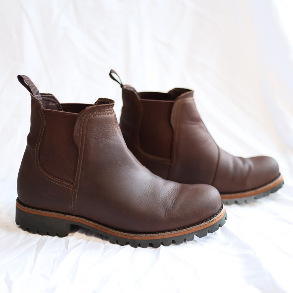 Chaco Women’s Chelsea field boots chestnut brown waterproof